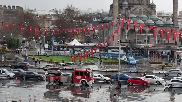 Cumhuriyet Meydanı'nda hareketlilik! Herkes ne olduğunu merak etti