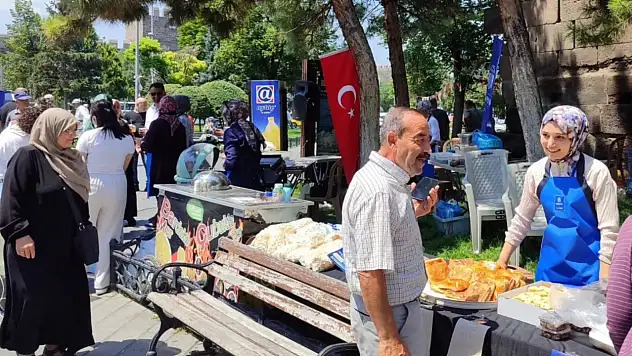 Cumhuriyet Meydanı'nda kermes heyecanı!