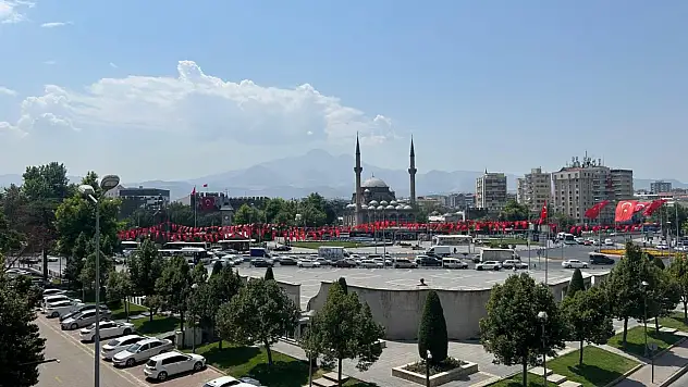 Cumhuriyet Meydanı, Şehir ve Devlet Hastanesi'nde her gün ücretsiz dağıtılıyor!