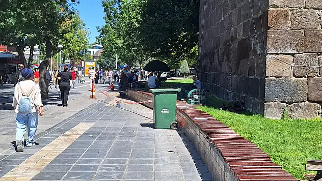 Cumhuriyet Meydanı yenileniyor, emekliler yerini bırakmıyor