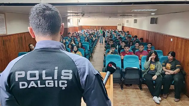 Dalgıç polislerden öğrencilere uyarı