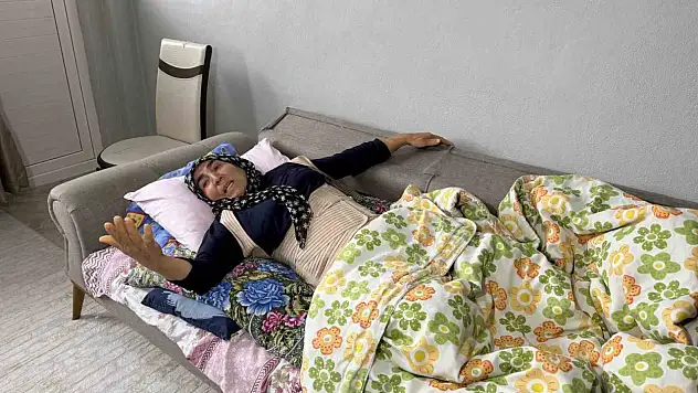 Dayak yiyen yeğenini kurtarmak isteyen kadına darp