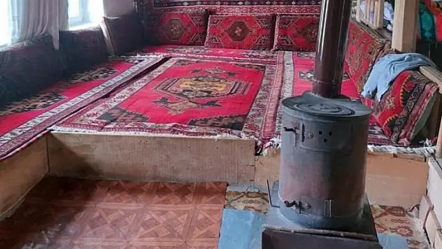 Duvarı delip 500 bin TL'lik değerli eşyaları çaldılar