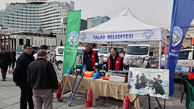 Deprem bilinci Talas'tan Cumhuriyet Meydanı'na taşındı