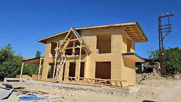 Deprem bölgesinde tüm ilgi o evlerin üzerine kaydı!