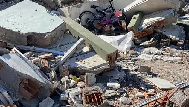 Depremde 130 kişinin öldüğü site için yeni karar!