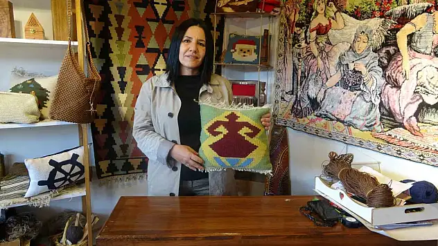 Depremde iş yerleri ve evleri yıkılan afetzede kadınlar çalışmaları ile örnek oluyor!