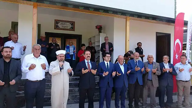 Depremin ardından 126'ncı cami ibadete açıldı