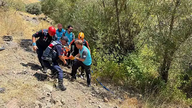 Dere yatağına düşen vatandaş kurtarıldı