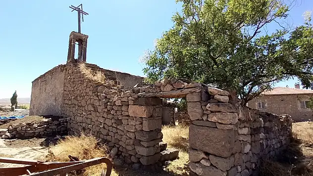 Develi'de bulunan sancak görenleri şaşırttı!