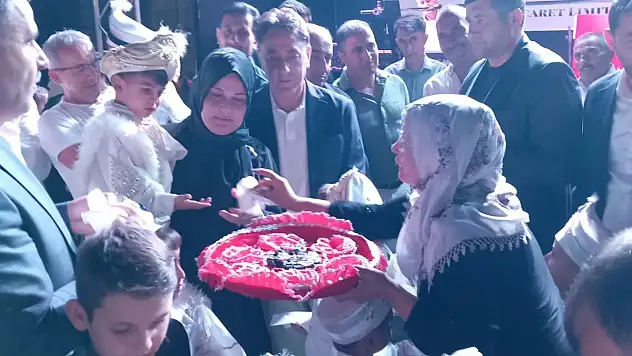 Develi'de toplu sünnet şöleni! 16 çocuk için köy seferber oldu