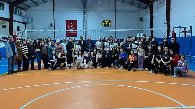 Develi'de voleybol heyecanı zirve yaptı: Kupalar sahiplerini buldu
