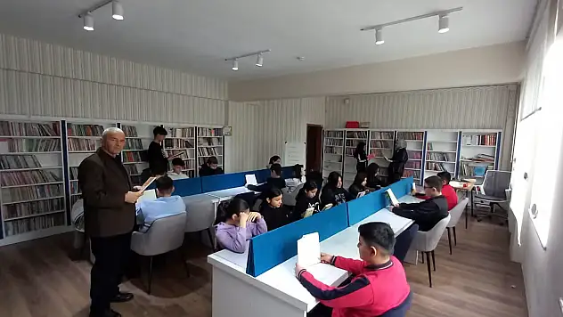 Develi ortaokuluna 5 bin kitaplık kütüphane!
