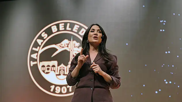 Dilek Cesur Talas'ta sevenleriyle buluştu