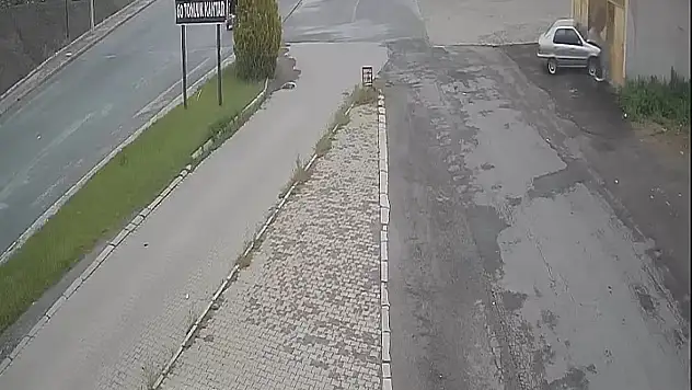 Direksiyon başında bayıldı, boş dükkana çarptı