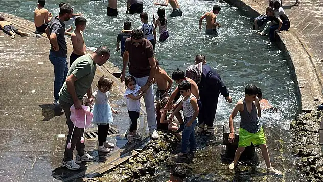 Diyarbakır'da 40 derece sıcaklığa anzele Çözüm oldu