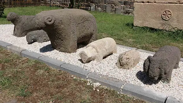 Koç ve koyundan yapılmış mezar taşları ziyarete açıldı!