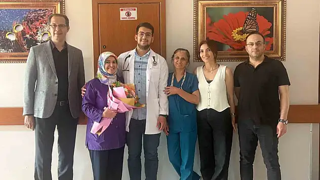 Doktor oğlundan hemşire anneye sürpriz!
