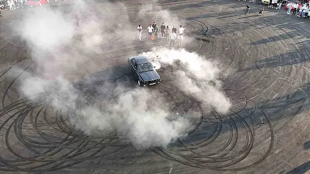 Drift atmak için pisti değil ara sokakları tercih etti