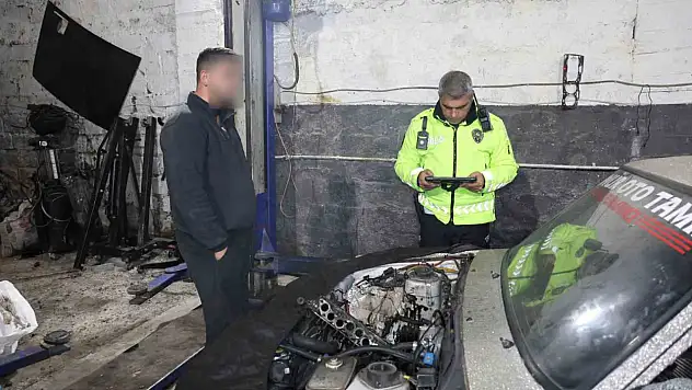 Drift atıp aracını parçaladı, polise yakalanmaktan kurtulamadı!