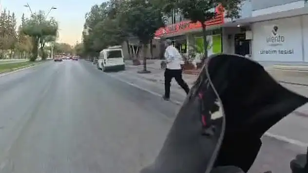 Düğün aracından para almak için metrelerce koştu!