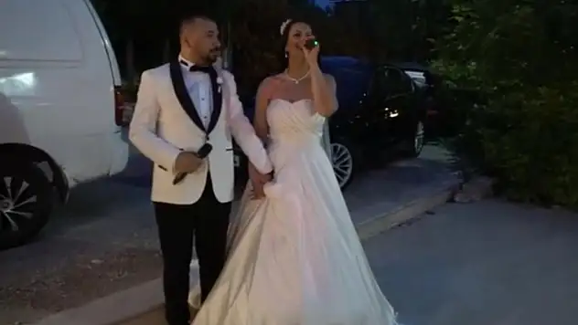 Düğünde söyledikleri şarkı için 300 bin TL'lik dava açtı!