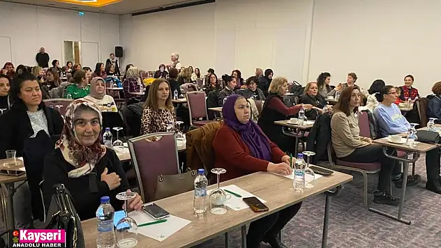 Dünya Kanser Günü'nde kadınlara erken tanının önemi anlatıldı