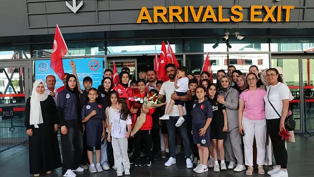 Dünya Şampiyonu Ayşegül Açık, Kayseri'de coşkuyla karşılandı!