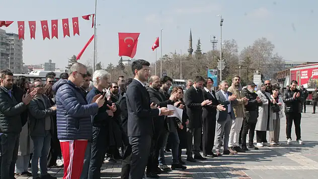 Dünya Tiyatro Günü'nde Kayseri Devlet Tiyatrosu meydana taştı!