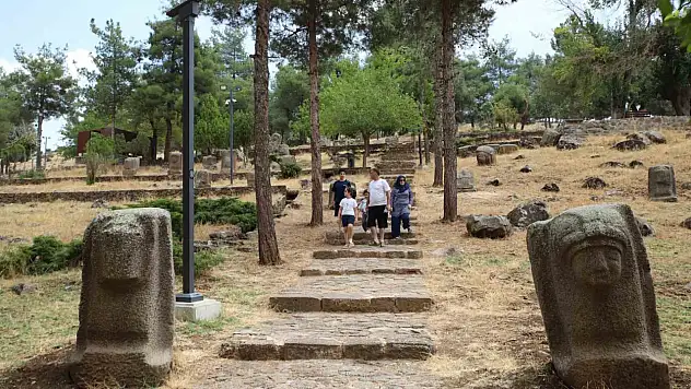 Dünyanın en büyük açık hava müzesi yoğun ilgi görüyor