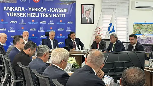 Dursun Ataş, Ankara-Yerköy-Kayseri Yüksek Hızlı Tren Hattı şantiyesindeki incelemeye katıldı