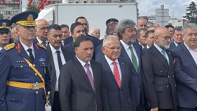 Dursun Ataş'tan 30 Ağustos mesajı: 'Şehitlerimizi rahmetle, gazilerimizi minnetle yâd ediyoruz'