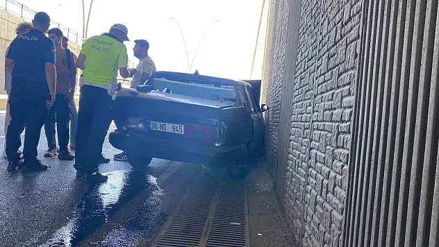 Kayseri'de kaza - Bu araçtan burunları bile kanamadan çıktılar!
