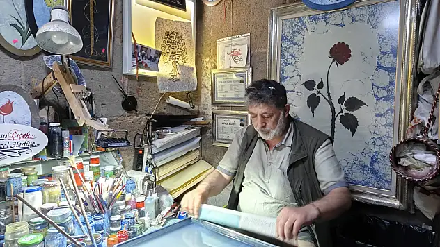 Ebru sanatçısı, Kayseri'yi Avrupa'da temsil etti!