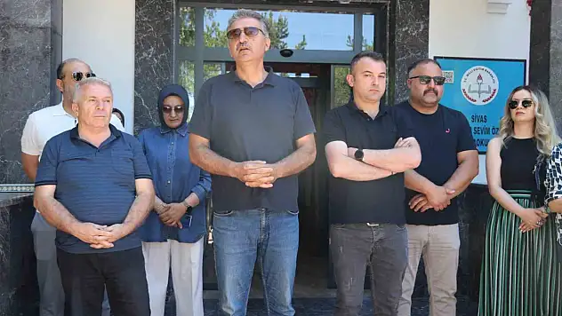 Özel bir okulda konkordato ilan edilidi: Veliler okulun önünde toplanarak paralarını istedi!