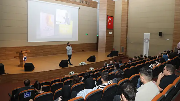 Eğitimci Yazar Andı, ERÜ'de öğrencilerle buluştu