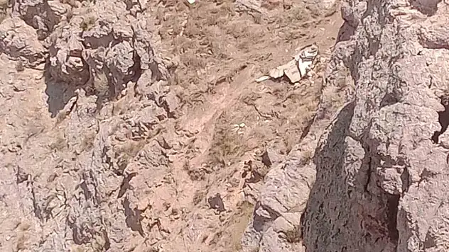 Sivas'ta otomobil uçuruma yuvarlandı