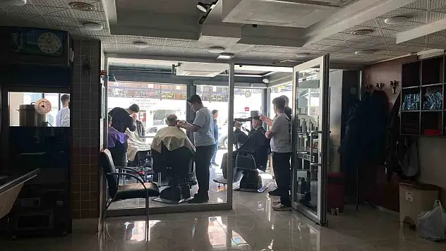 Elektrik kesintisi Mamak esnafını durduramadı