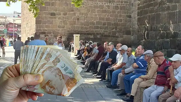 Emekli bayram ikramiyesi ne zaman hesaplara yatırılacak? Tarih belli oldu!