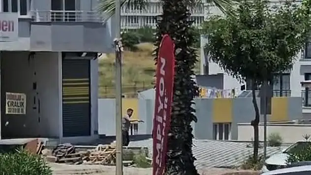 Adana'da emekli polisin kendisine saldıran oğlunu vurduğu anlar kameraya yansıdı