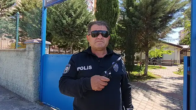 Polis memurunun meslektaşlarına duygusal vedası...