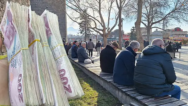 En düşük emekli aylığına zam yapıldı! Maaş farkları ne zaman yatacak?