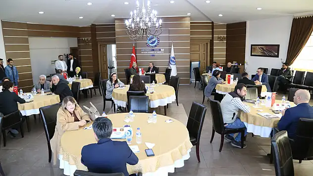 En yoğun katılımlı toplantı Kayseri'de gerçekleştirildi: İşte o görüşmenin ayrıntıları...