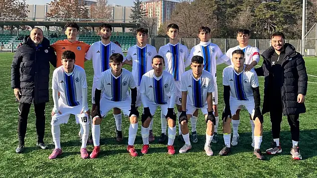 Erciyes 38 FK , U18 takımı 14'de 14 yaptı