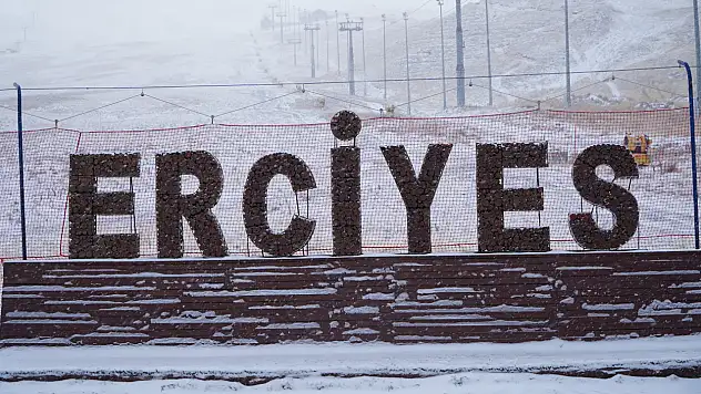 Erciyes beyazlara bürünmeye devam ediyor