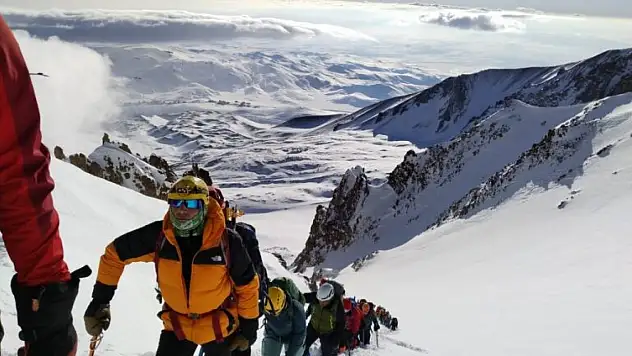 Erciyes Dağı'na 9 farklı şehirden bakın kaç dağcı tırmanacak?