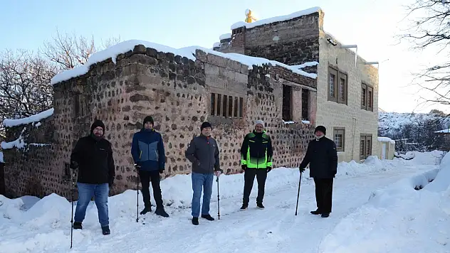 Erciyes kardelen yürüyüş ekibi 31 yıldır dağlardan vazgeçmiyor
