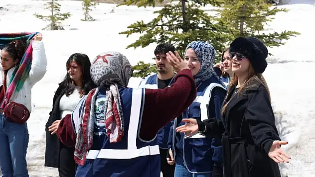 Erciyes Kayak Merkezi'nde renkli görüntüler!