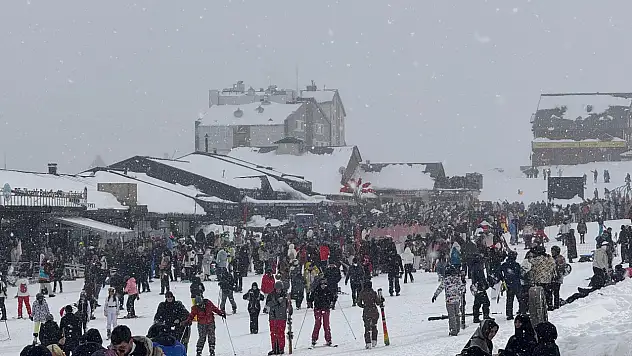 Erciyes Kayak Merkezi tatilcilerin akınına uğradı