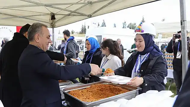 Erciyes'te geleneksel kermes hazırlığı: Öğrenciler destek için kolları sıvadı